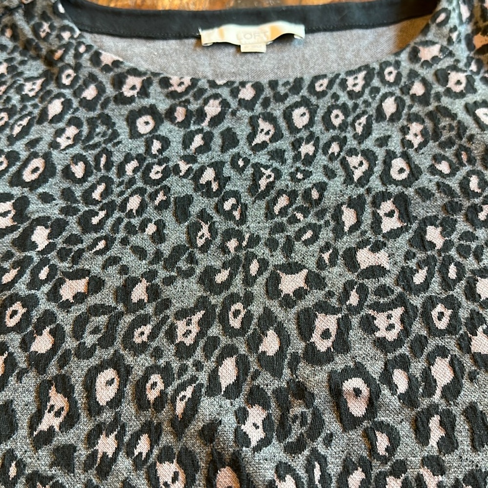 Loft like new short sleeve top sz med